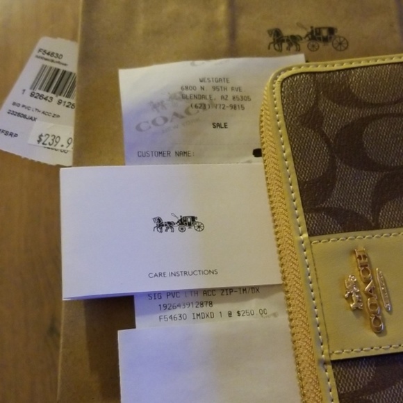 NEW Coach Accordion Zip Wallet - Picture 5 of 5